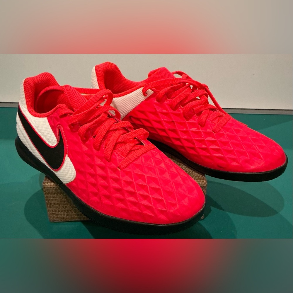 Nike Tiempo Legend 8 Club Jr Soccer Shoes Size 4.5Y